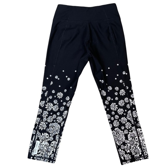 🎉 SALE Betsey Johnson Cropped Performance Leggings - Picture 3 of 5